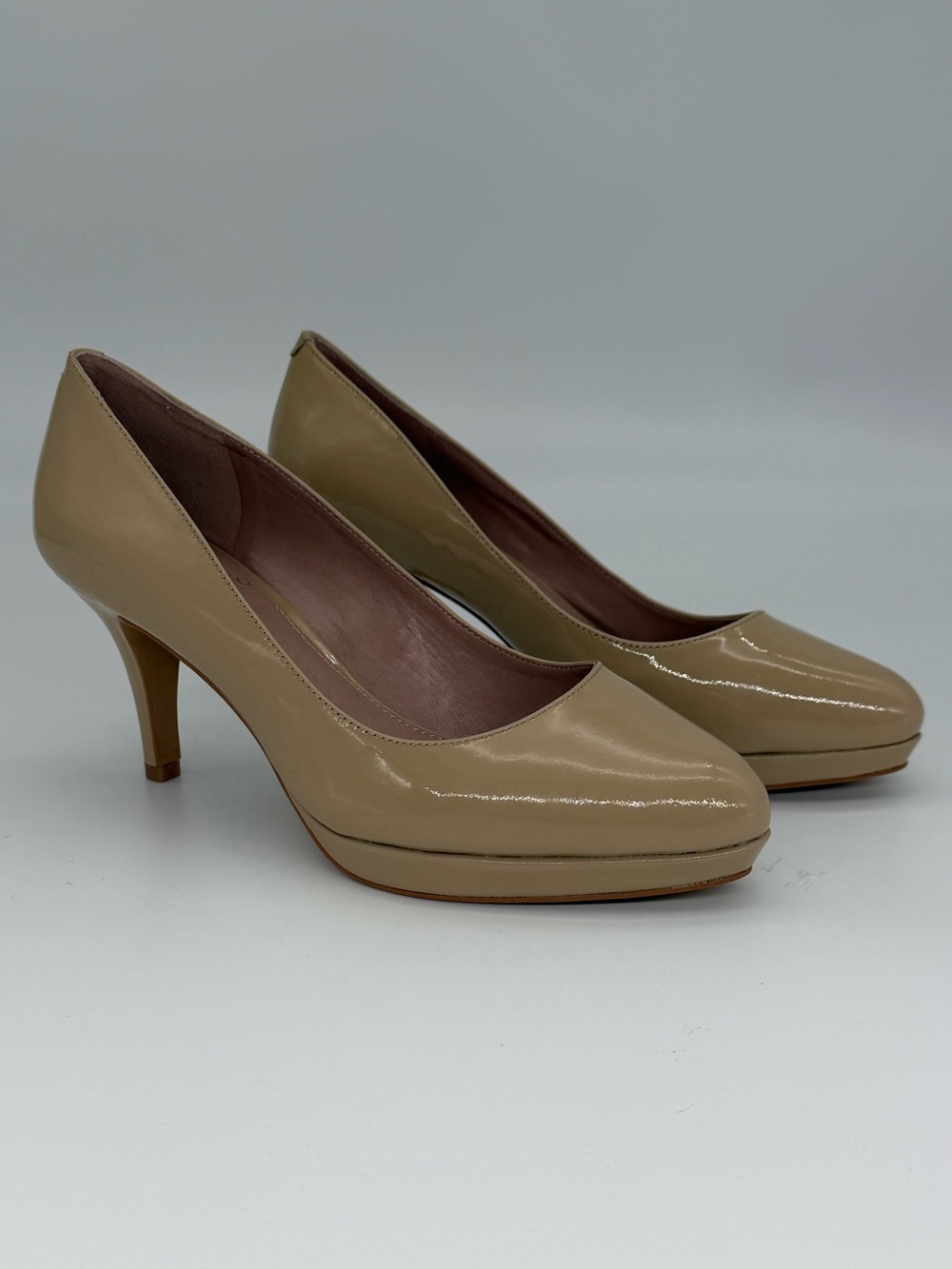 Vince Camuto Beige Patent Nude Almond Toe Platform Heels Pumps – Size 6.5M